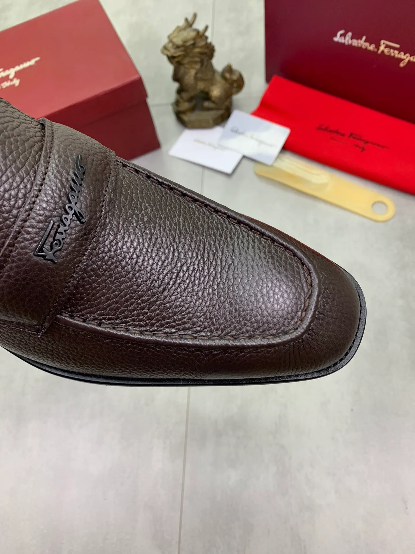 Men's men's shoes💰P460💰[New model]🆘 Water-dyed cow lining [Ferragamo] Ferragamo's latest men's over-the-foot business leather shoes🇨🇳Official website original 1:1 molding💯The first layer is made of Italian imported calfskin➕Luxurious genuine cowhide lining, soft and comfortable🌴High-end atmosphere, the first choice for high-grade men🍍38-45 Black Brown🉑️Select